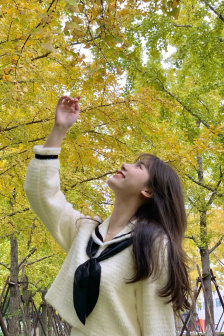 娇妻在厨房被朋友我的呻吟