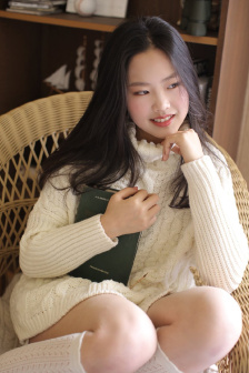 小雪把双腿打开给老杨看视频